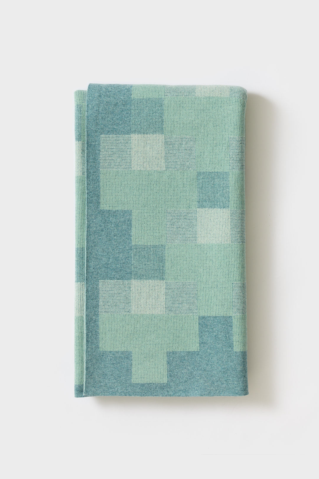 Bedthrow "Faro" - North Sea & Eggshell