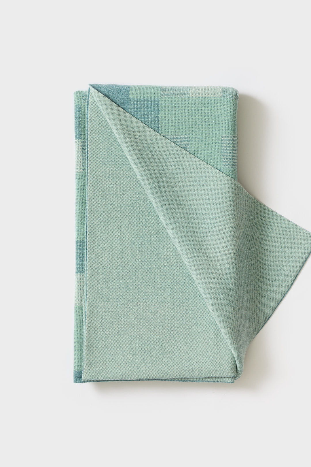 Bedthrow "Faro" - North Sea & Eggshell