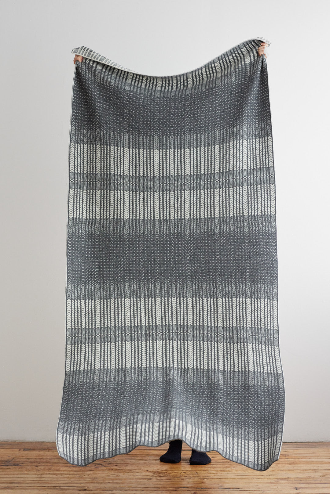 Blanket "Wave" - Wolf Grey & White