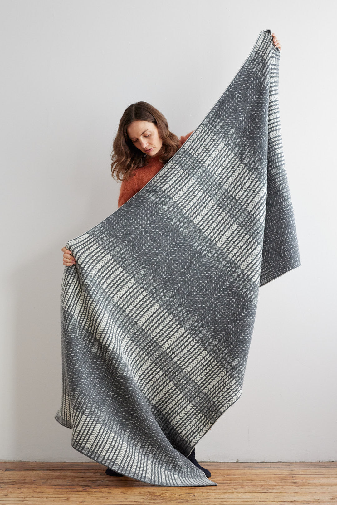 Blanket "Wave" - Wolf Grey & White