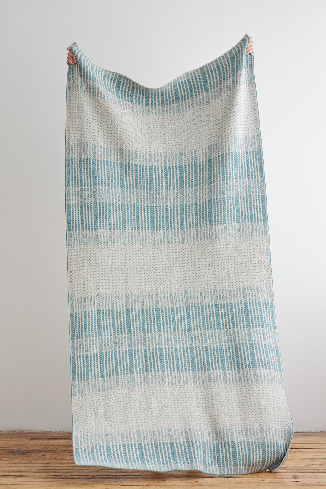 Blanket "Wave" - North Sea & Swansdown