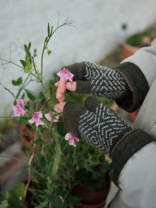 Fingerless Mitten "Brackish" - Nettle & Haar - Pre-Order
